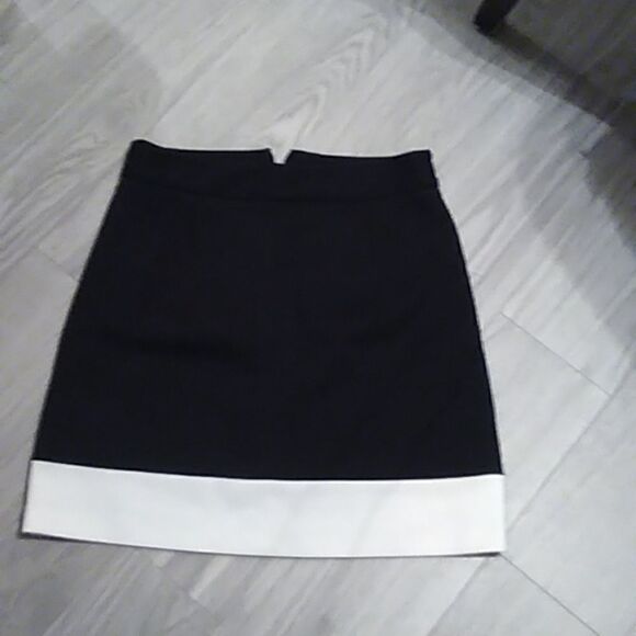 Size 4 Black and white Laundry by Shelli Segal mini skirt - Picture 2 of 4